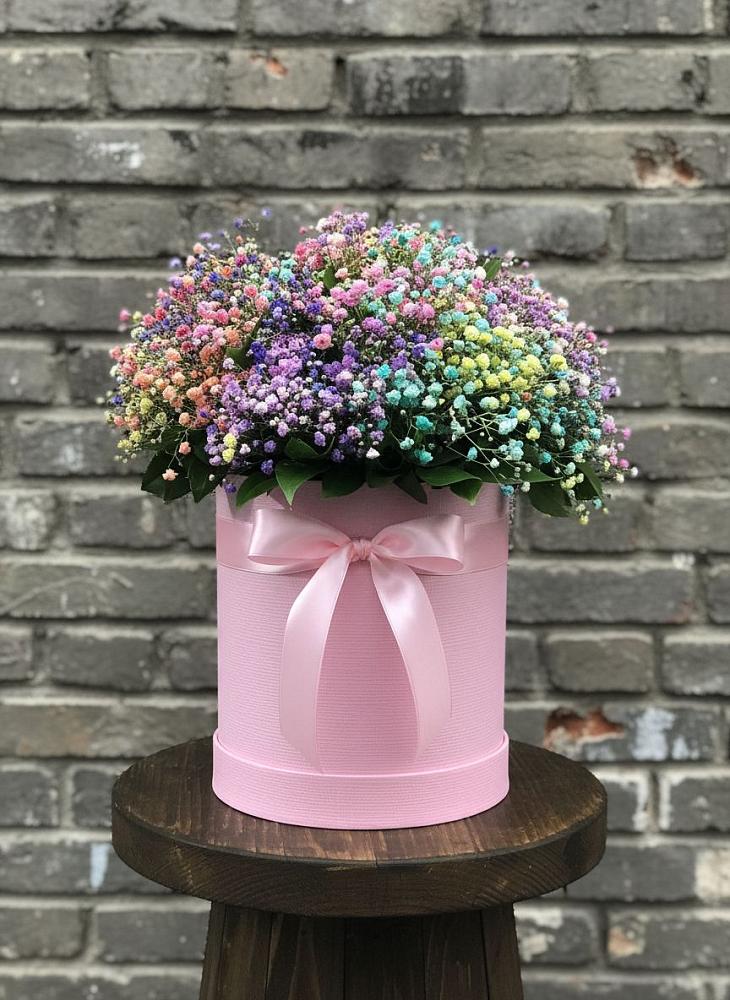 Цветочная композиция из Гипсофила и Розы в шляпной коробке в Калининской Ростовской области