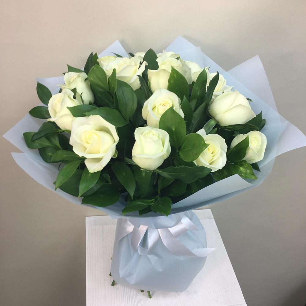 Букет 15 Белых роз Проуд в Калининской Ростовской области