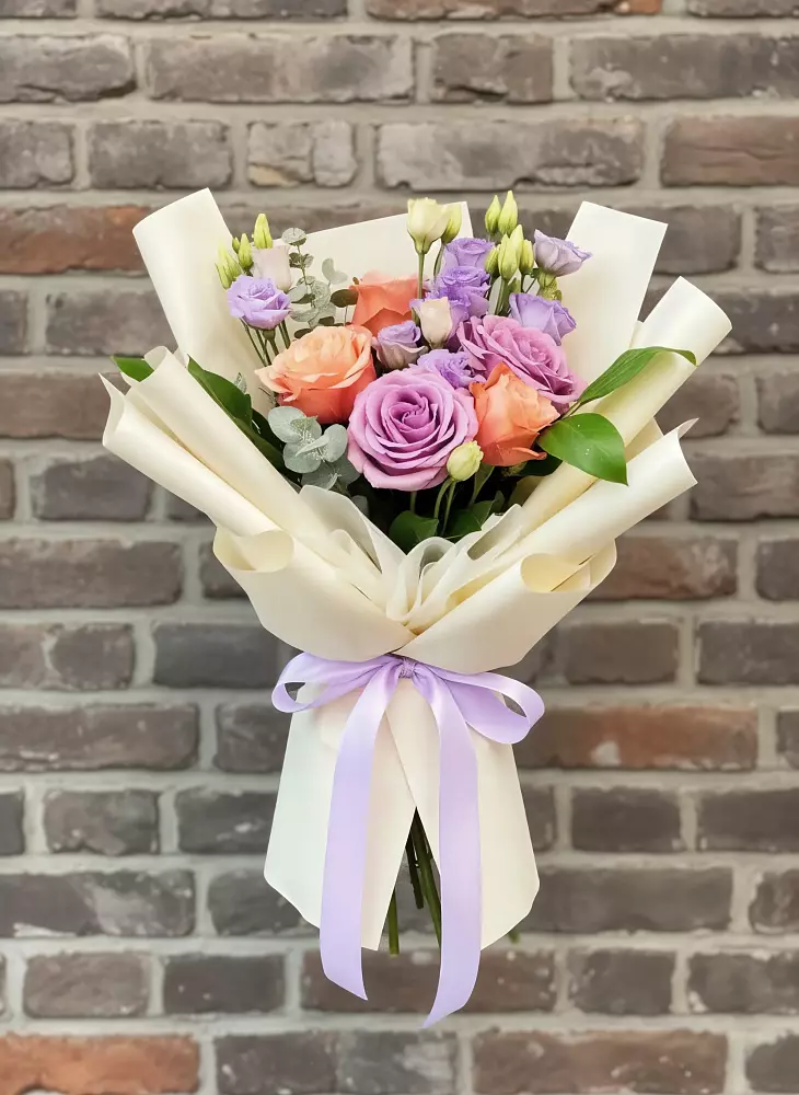 Букет цветов из: Лизиантусы и Розы в Калининской Ростовской области