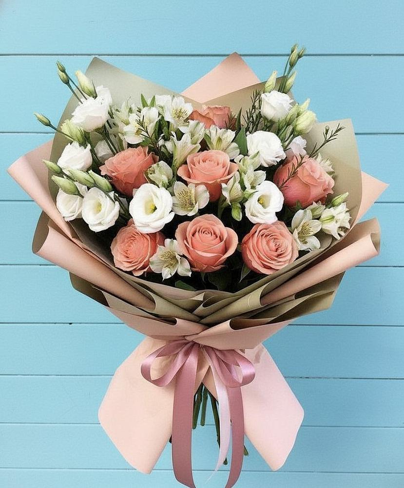 Букет цветов из: Розы, Альстромерии и Лизиантусы в Калининской Ростовской области