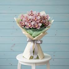 Букет цветов из:  Орхидеи и Розы в Калининской Ростовской области