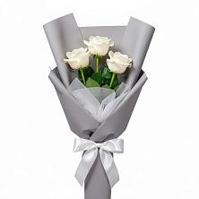 Букет 3 белые розы в Калининской Ростовской области