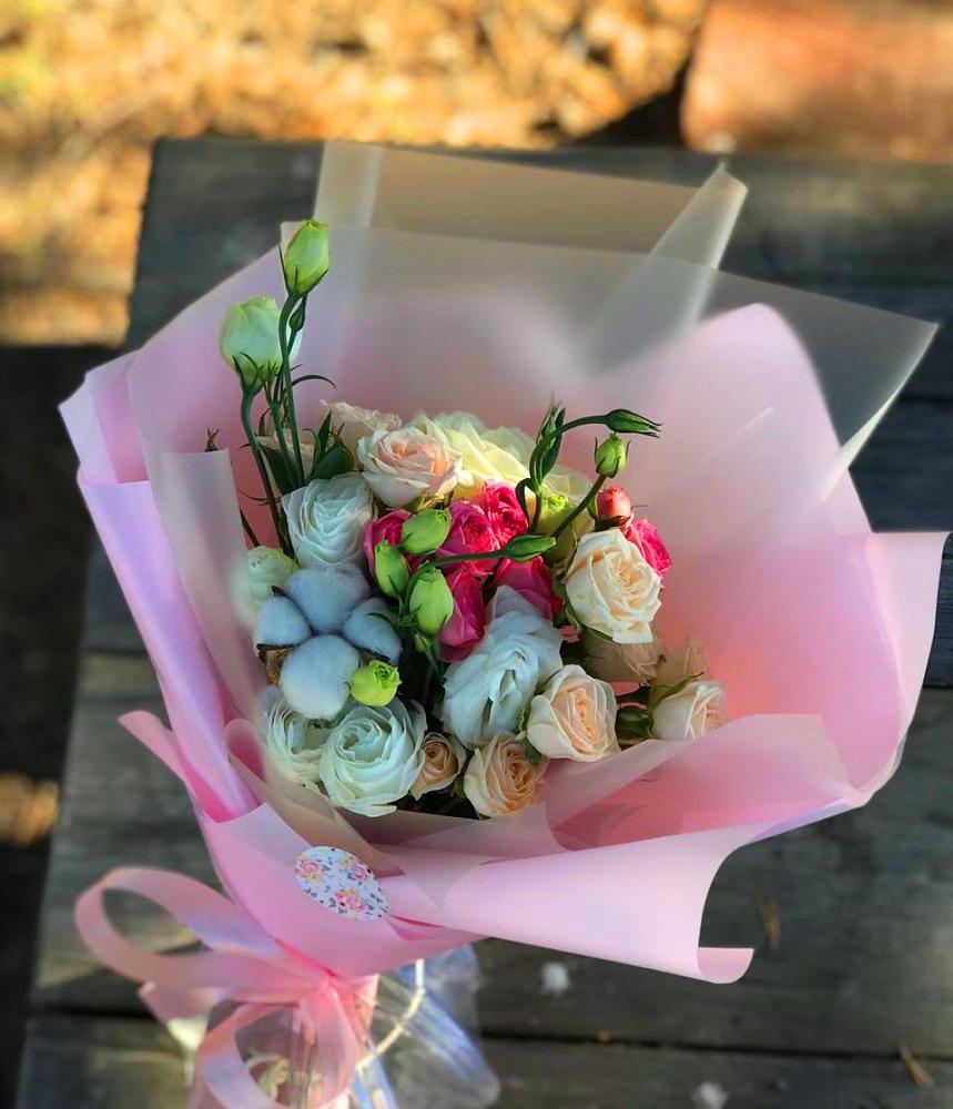 Букет цветов из: Розы и Лизиантусы в Калининской Ростовской области