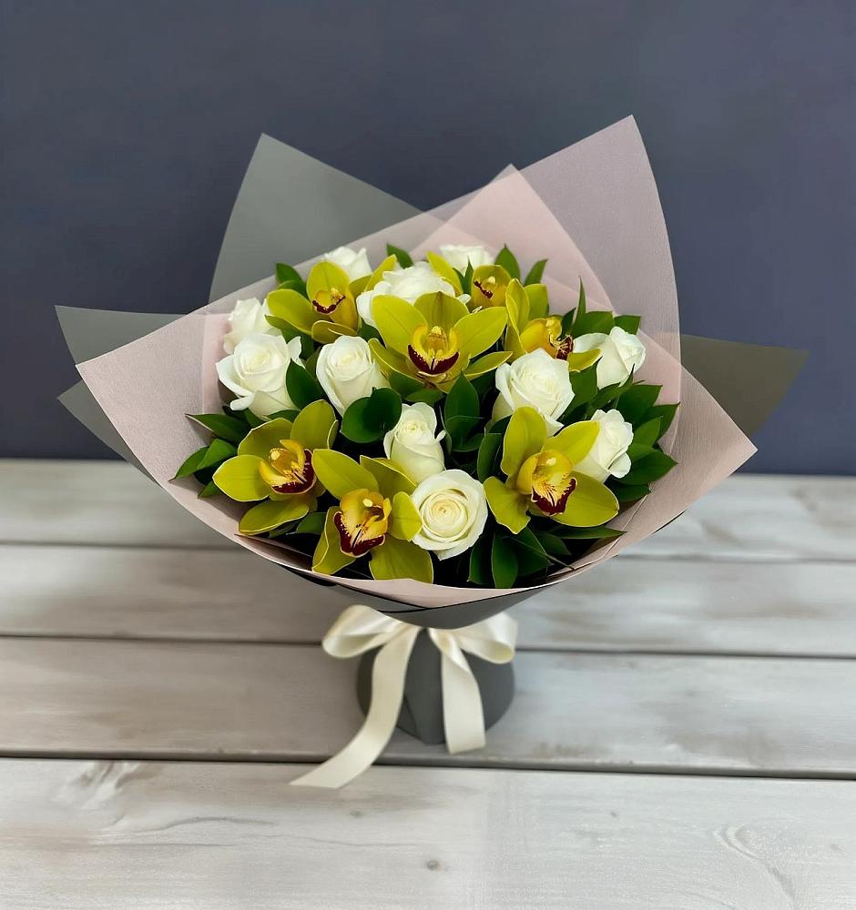 Букет цветов из: Орхидеи и Розы в Калининской Ростовской области