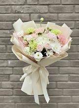 Букет цветов из:  Гвоздики, Розы, Лизиантусы и Хризантемы #REPLACE_PRED# Калининской Ростовской области