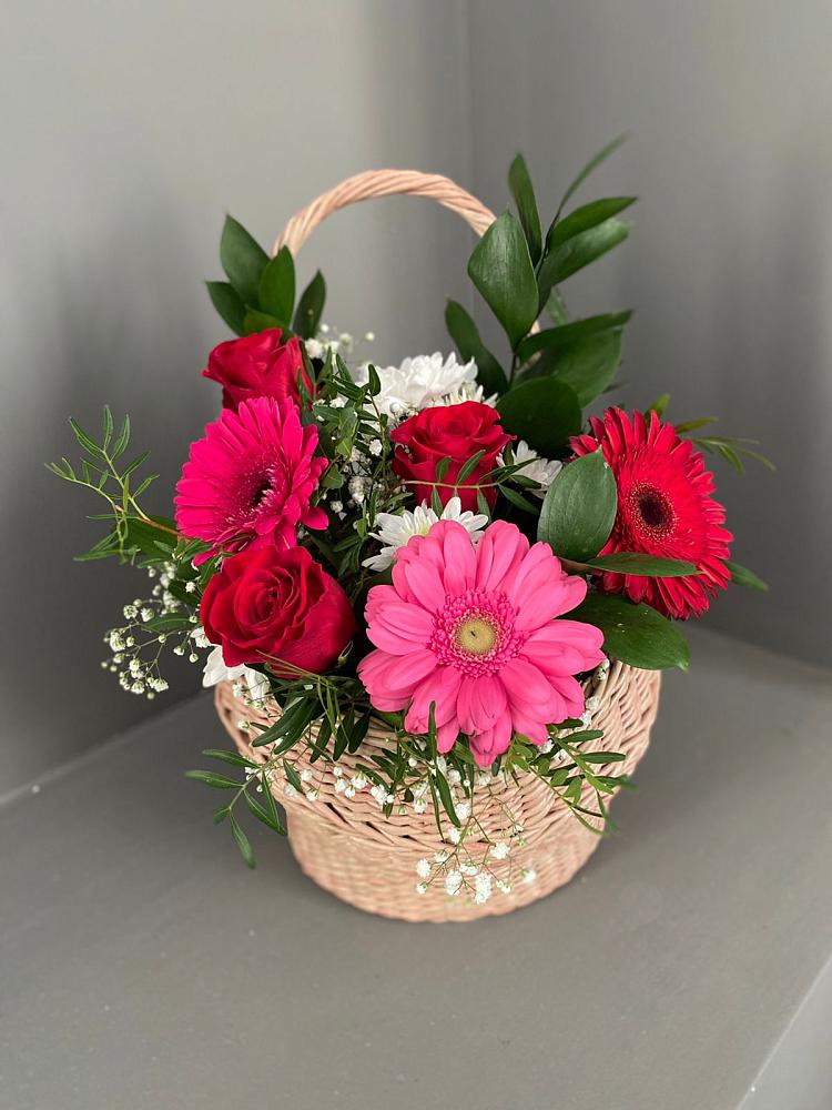 Цветочная композиция из Розы, Хризантемы и Герберы в корзине в Калининской Ростовской области