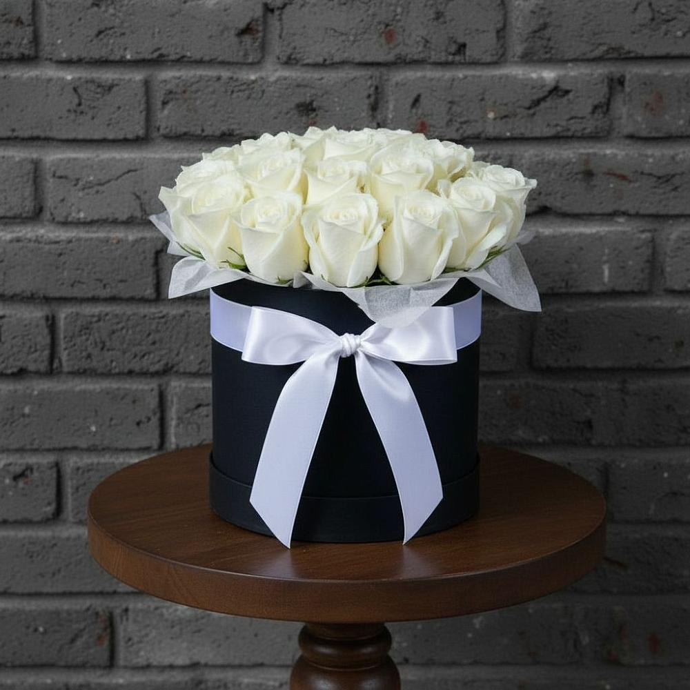 Цветочная композиция из Розы в шляпной коробке в Калининской Ростовской области