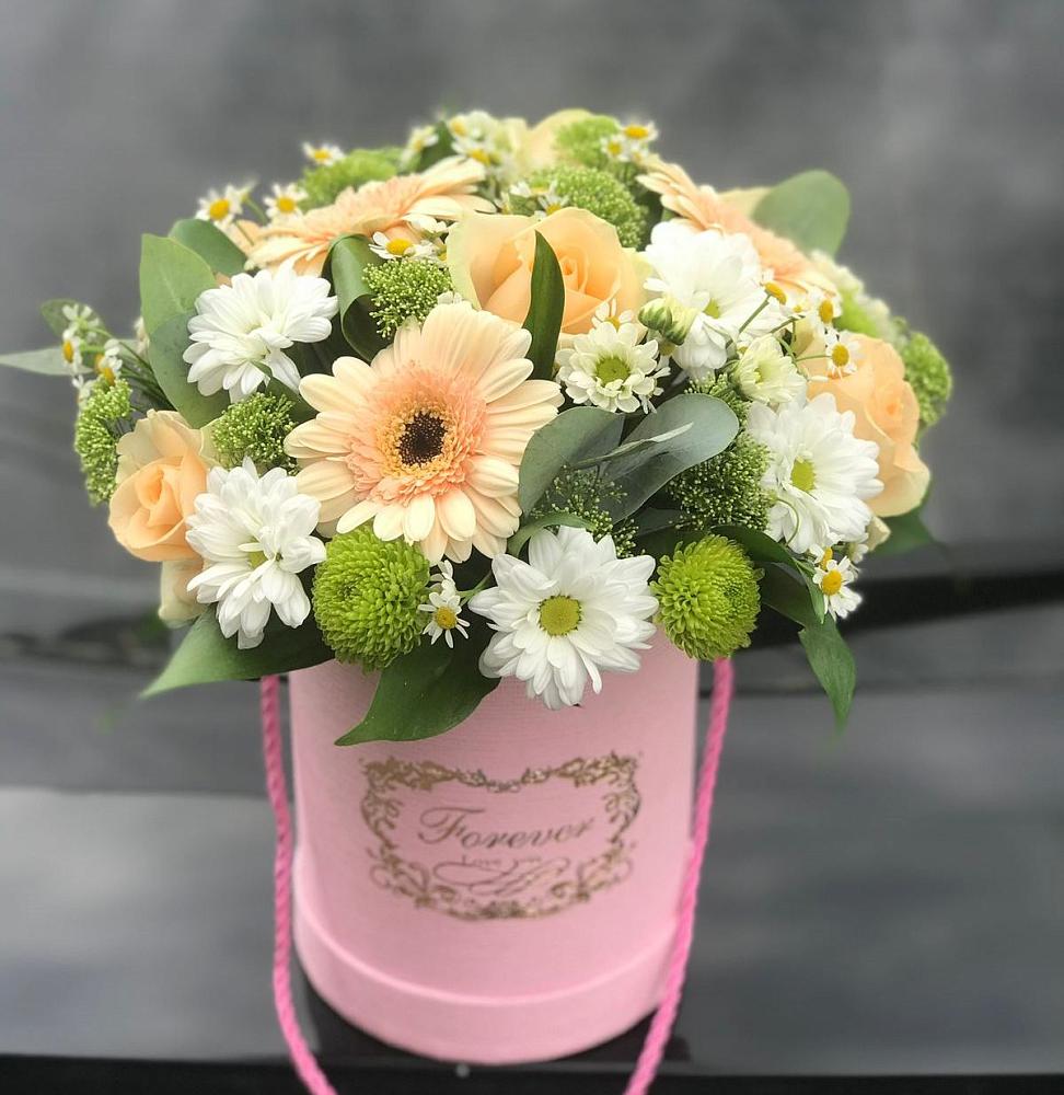 Цветочная композиция из Розы, Герберы и Хризантемы в шляпной коробке в Калининской Ростовской области