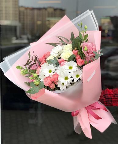 Букет цветов из: Розы, Лизиантусы и Хризантемы в Калининской Ростовской области